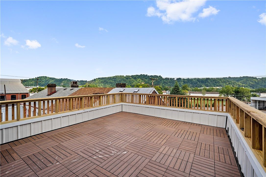 Rooftop deck — hillside view
