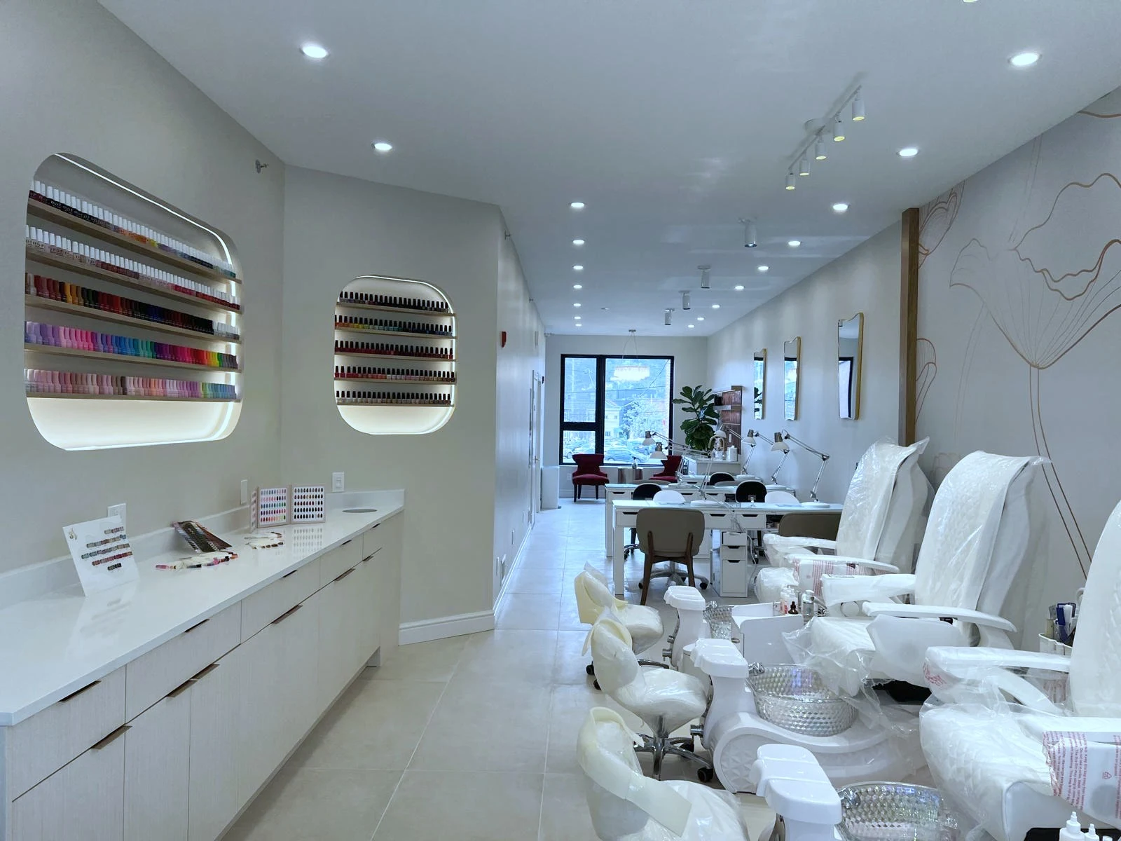 Salon interior &mdash; alternate angle with daylight